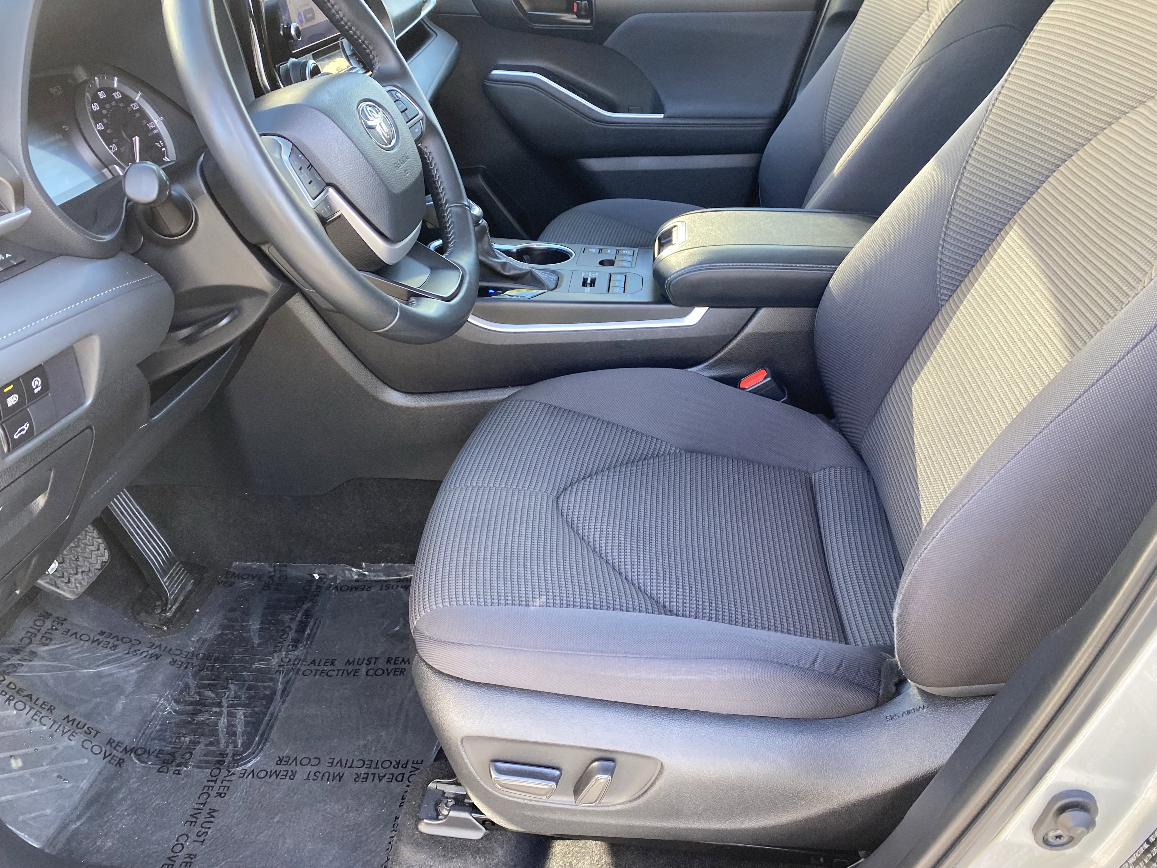 Used 2024 Toyota Highlander LE image 16