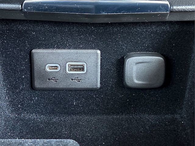 Used 2021 Cadillac XT4 Luxury w/ Cold Weather Package image 19