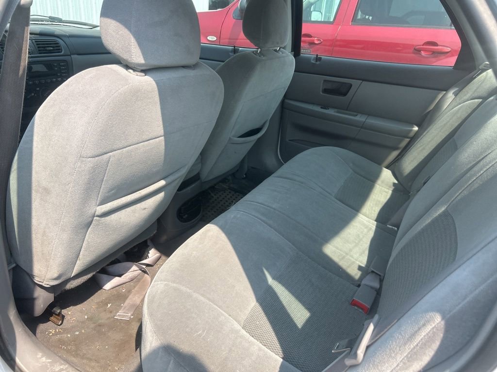 Used 2005 Ford Taurus SE image 12