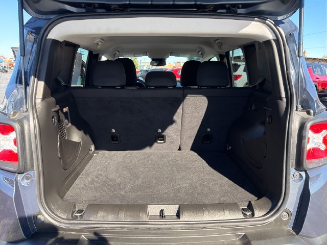 Used 2023 Jeep Renegade Latitude w/ Premium Group AWD/4WD image 26