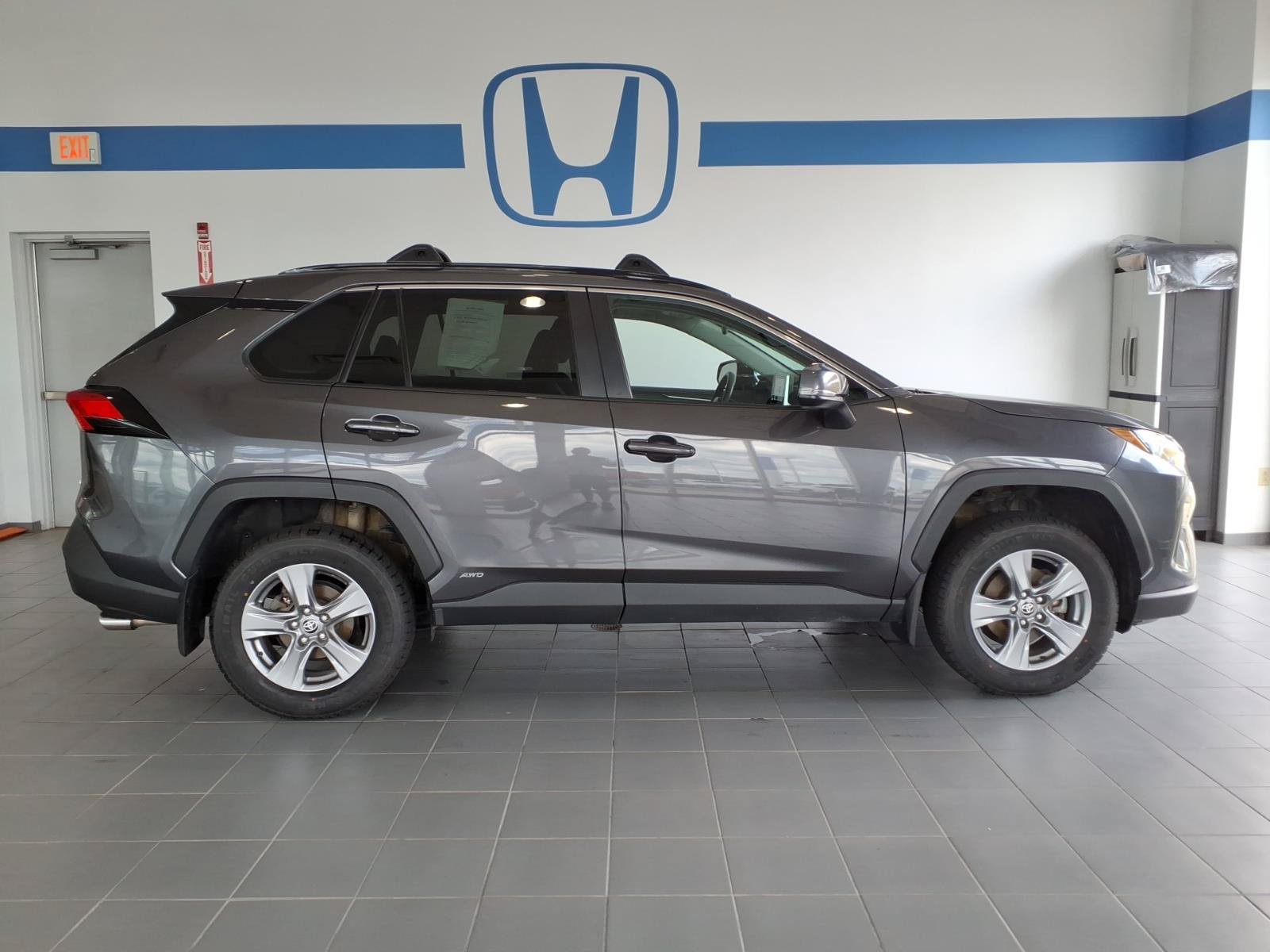 Used 2024 Toyota RAV4 XLE AWD/4WD image 4