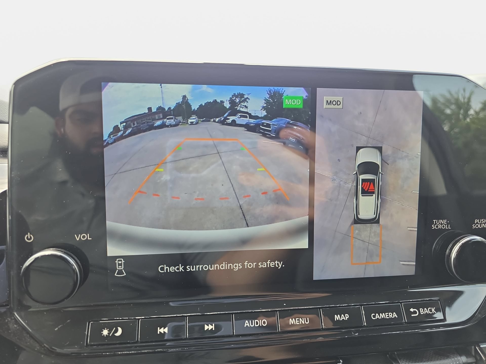 Used 2025 Nissan Pathfinder SL FWD image 23