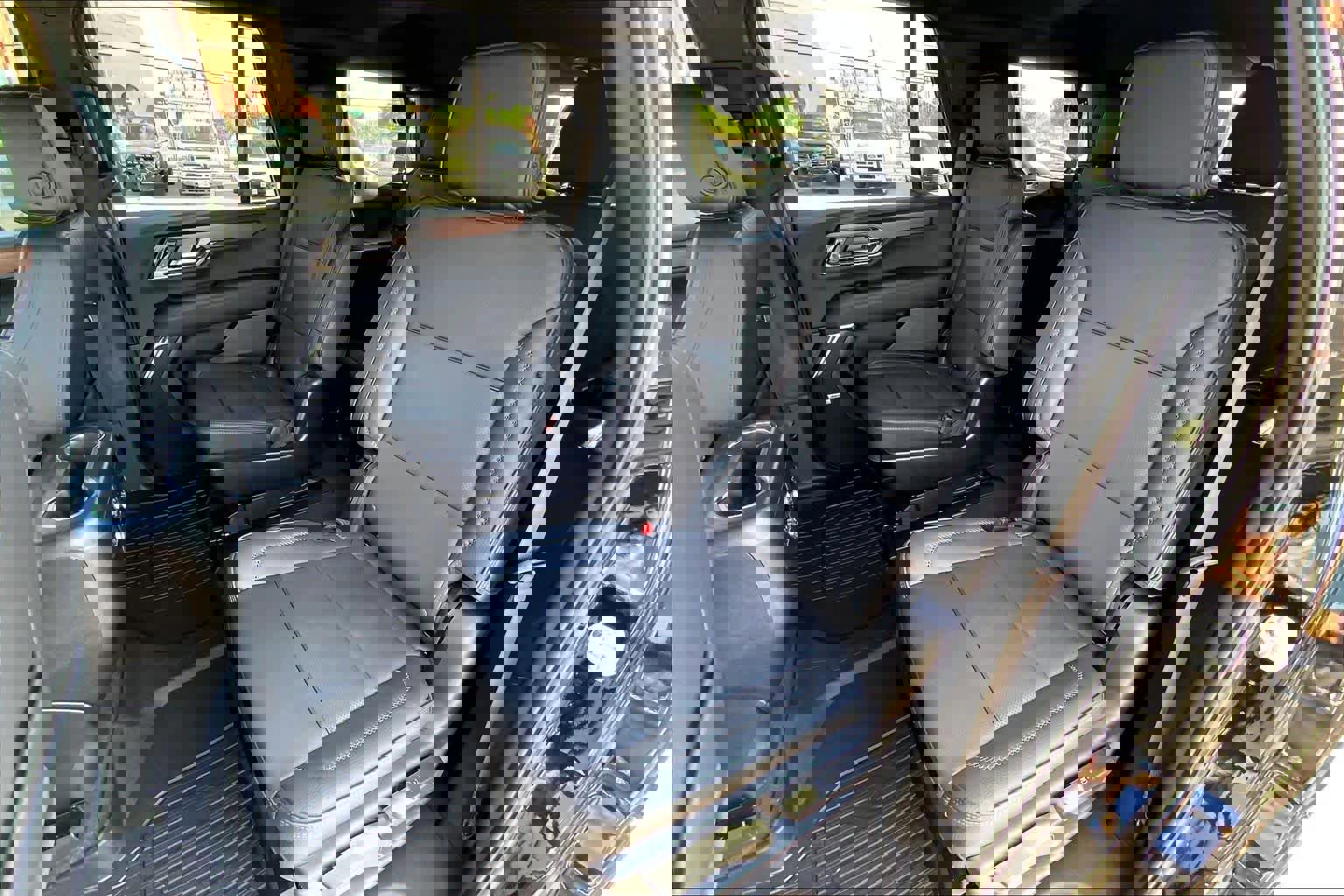 Used 2025 GMC Yukon Denali w/ LPO, Floor Liner Package image 18