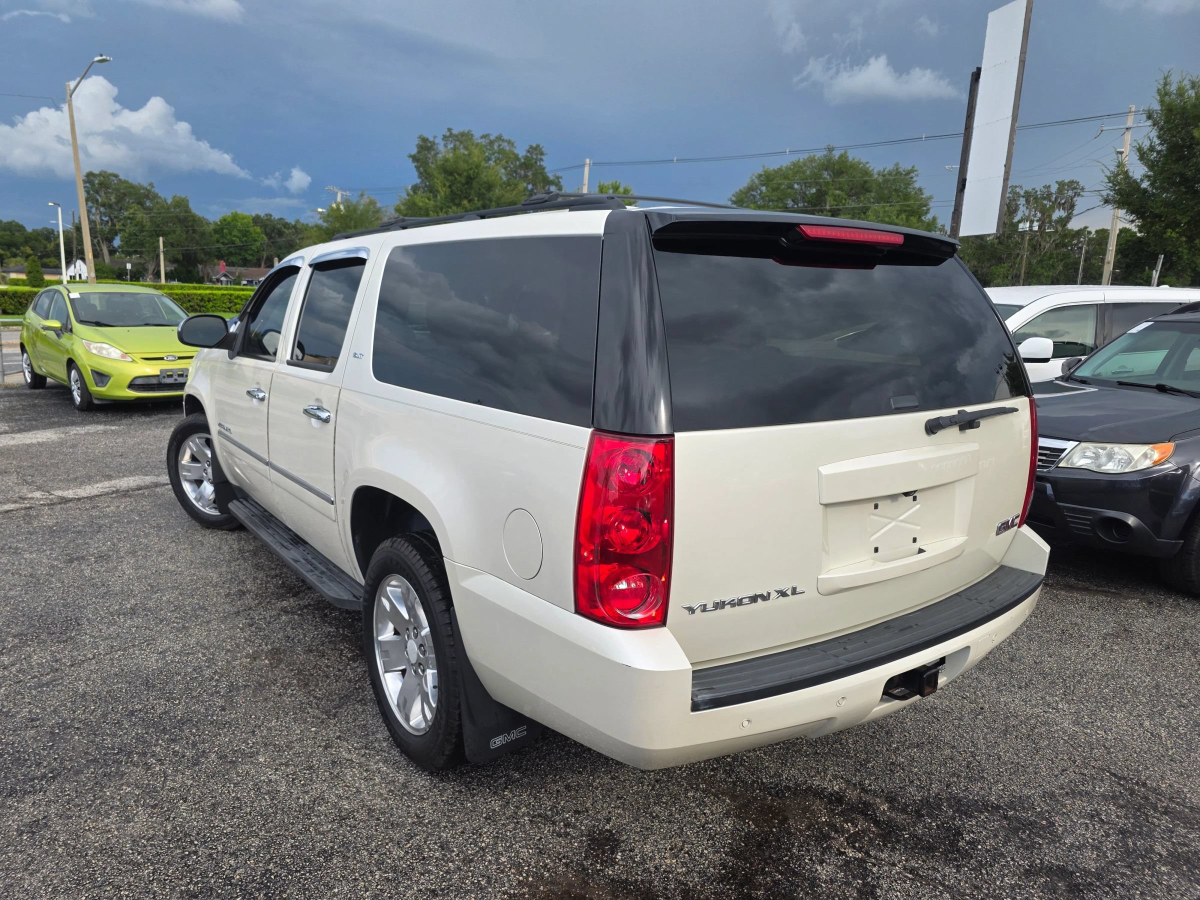 Used 2012 GMC Yukon XL SLT w/ Regional Value Package RWD image 5
