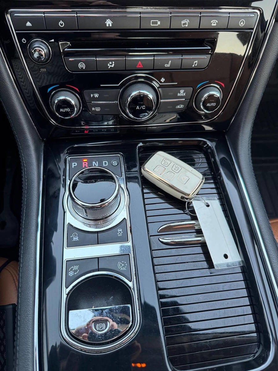 Used 2016 Jaguar XJ R-Sport image 37