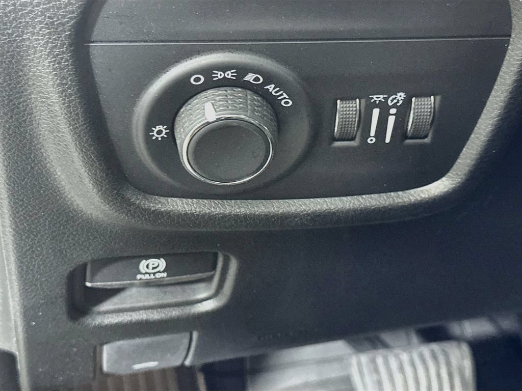 Used 2023 Jeep Grand Cherokee Altitude AWD/4WD image 23