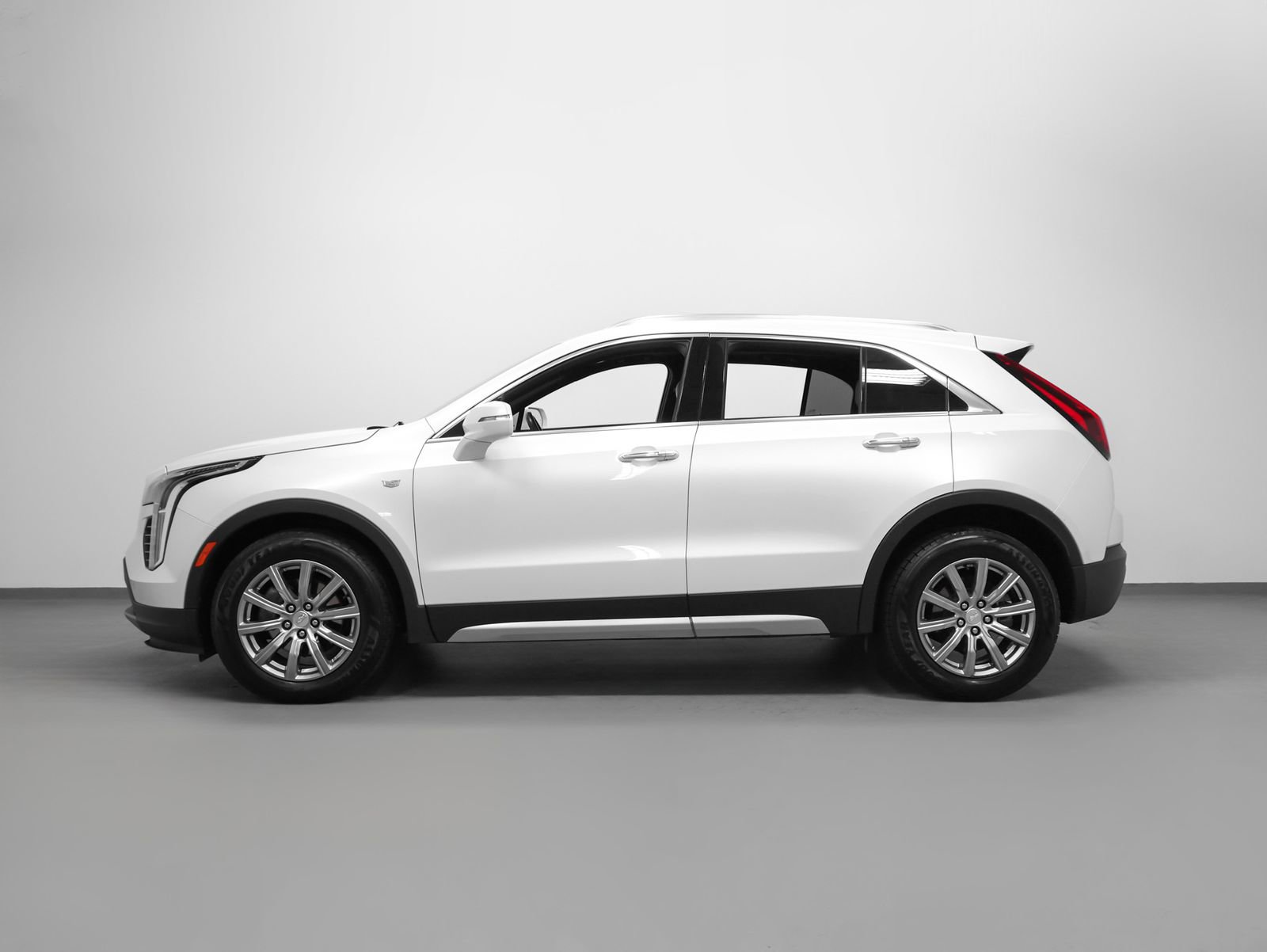 Used 2021 Cadillac XT4 Premium Luxury w/ Cold Weather Package AWD/4WD image 2