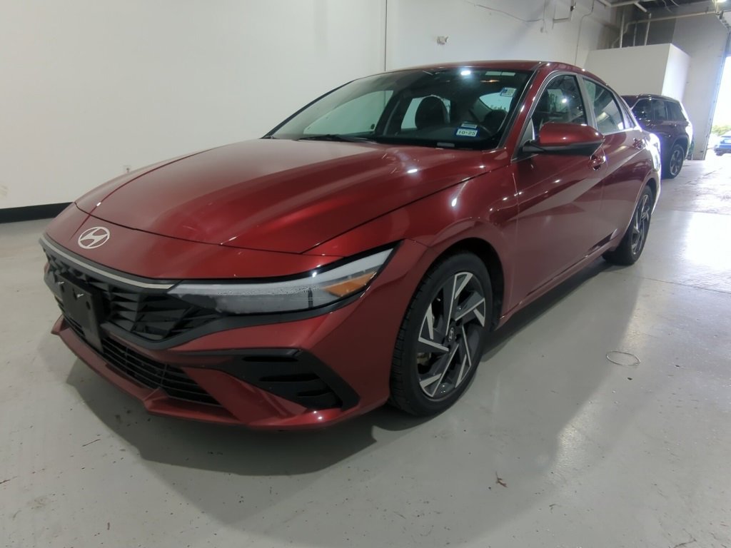 Used 2024 Hyundai Elantra Limited image 2