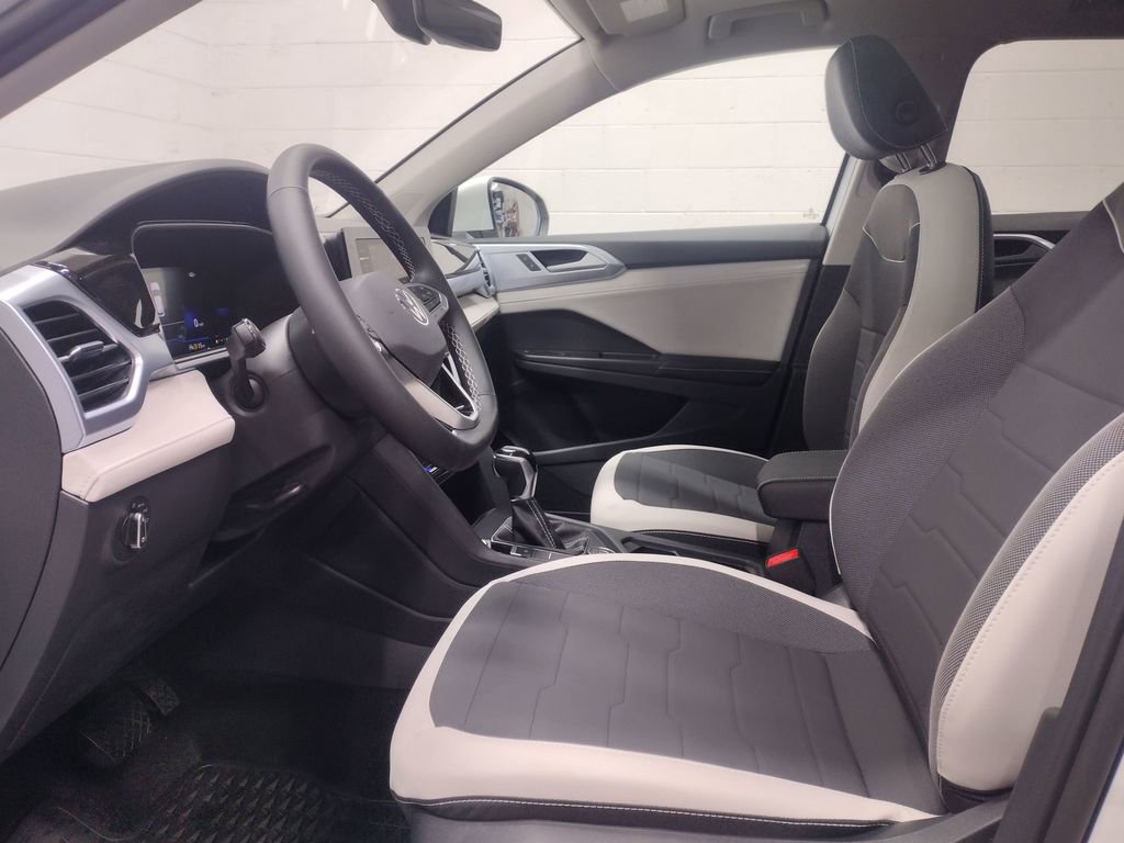 New 2025 Volkswagen Taos SE image 21