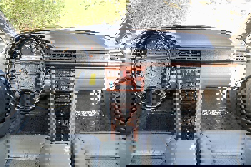 Used 1995 Mercedes-Benz E 320 Convertible image 59