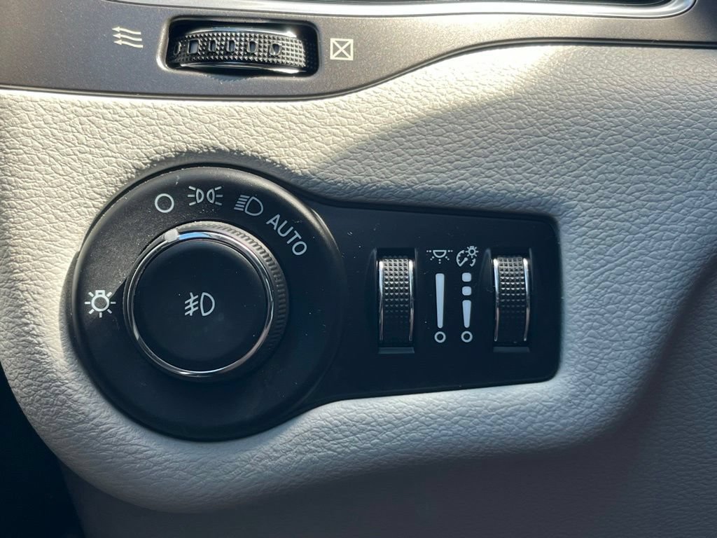 Certified 2021 Jeep Cherokee Latitude Lux w/ Sun & Sound Group AWD/4WD image 18