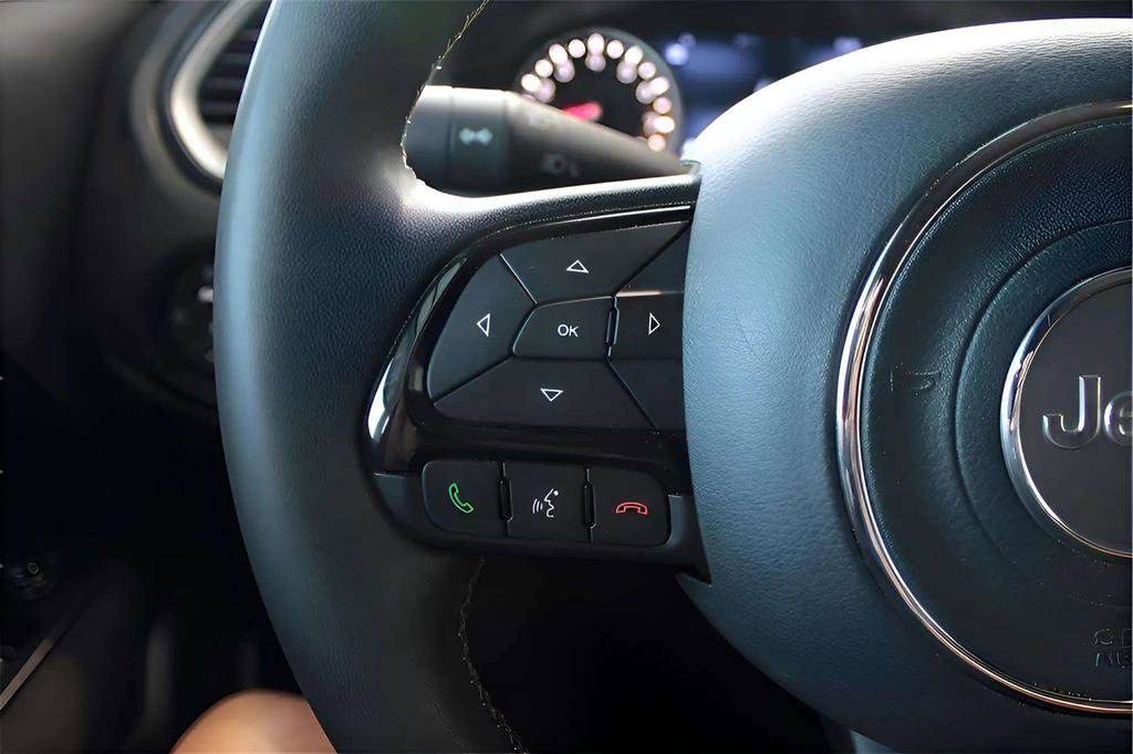Used 2021 Jeep Renegade Latitude w/ Sun & Sound Group FWD image 18
