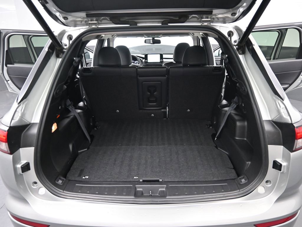 Used 2024 Mitsubishi Outlander SE image 13