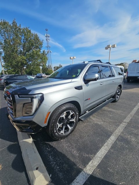 Used 2025 GMC Yukon XL AT4 AWD/4WD image 1