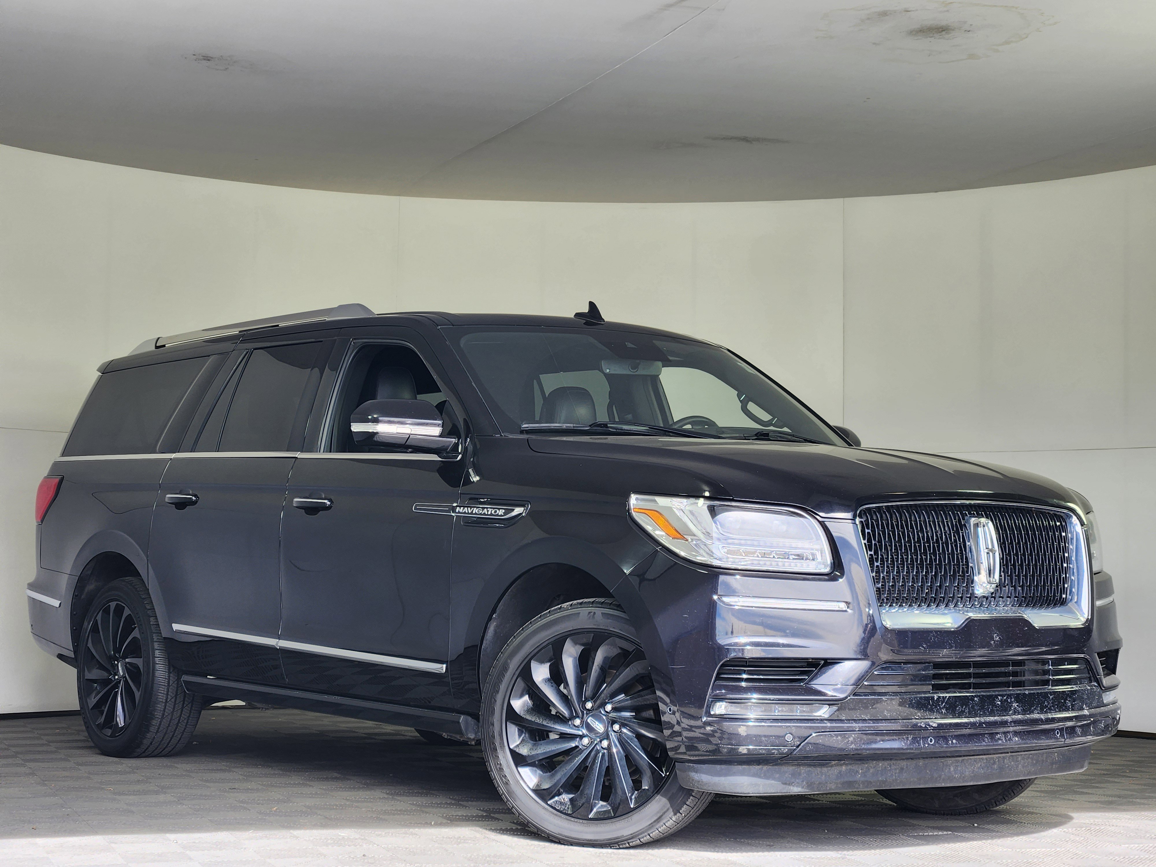 Used 2021 Lincoln Navigator L Reserve image 1