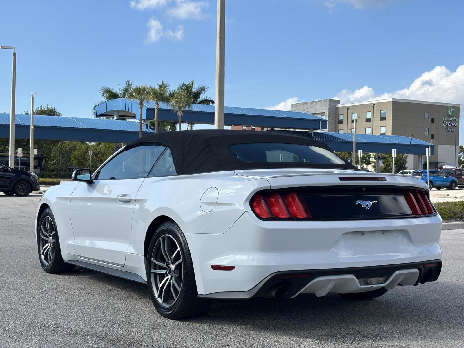 Used 2016 Ford Mustang Premium image 14