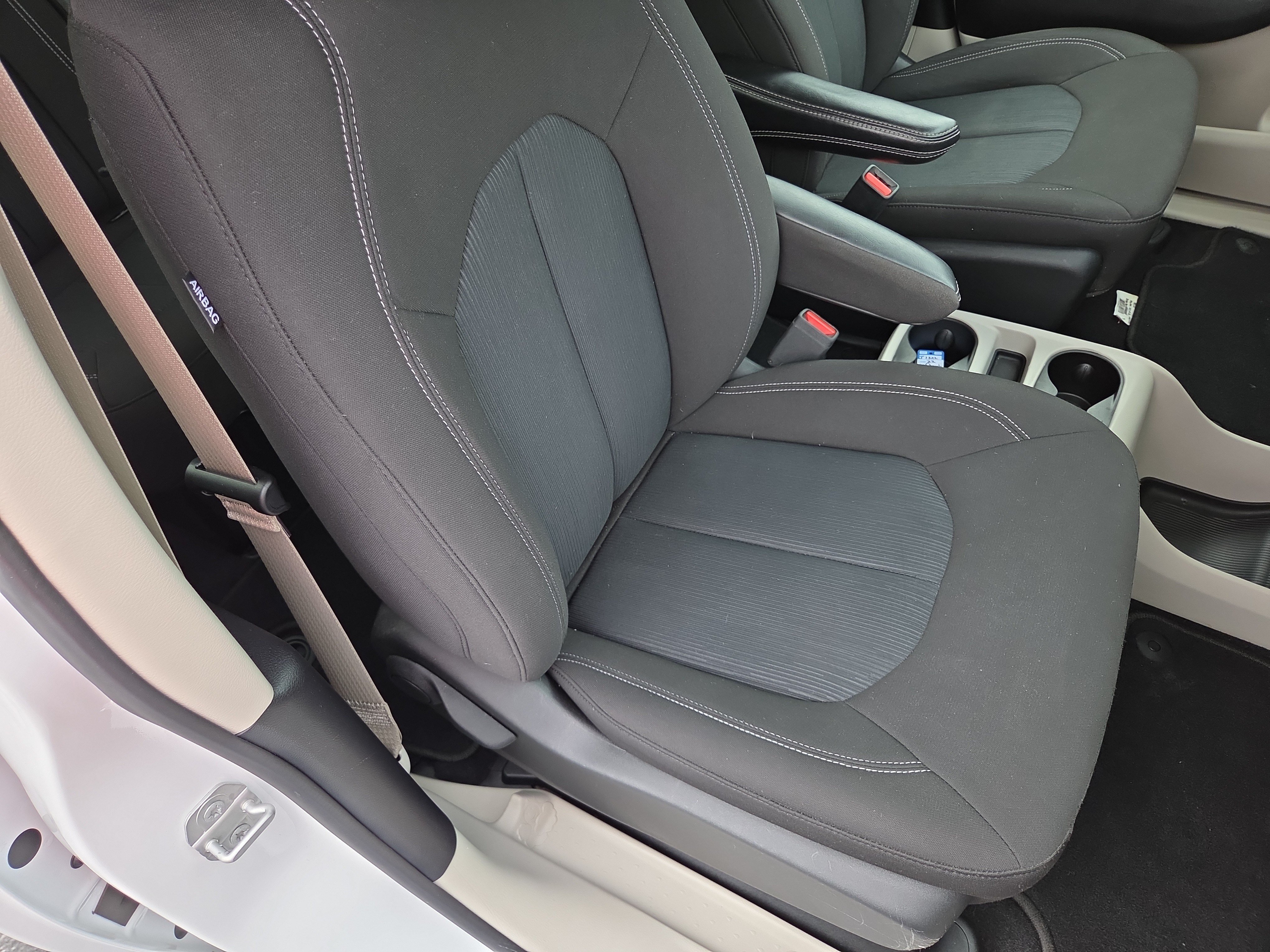 Certified 2022 Chrysler Voyager LX FWD image 17