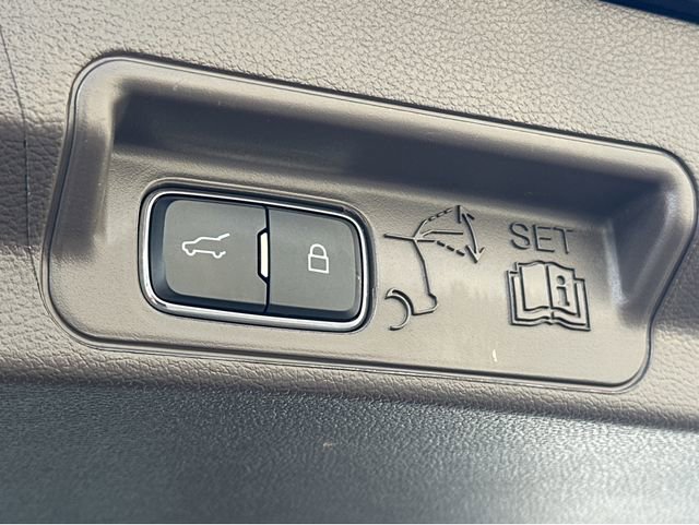 Used 2022 Ford Explorer Platinum w/ Equipment Group 601A image 22