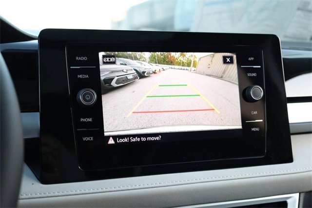 New 2025 Volkswagen Taos SE image 14