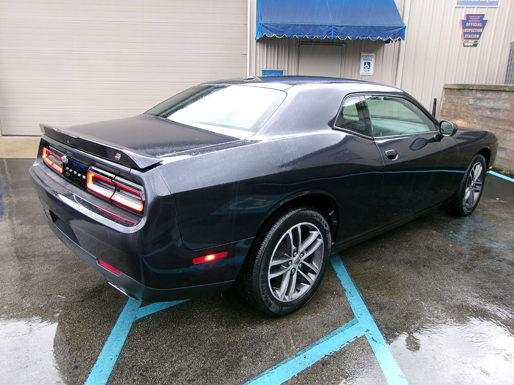 Used 2019 Dodge Challenger SXT image 7