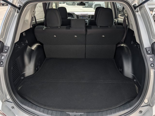 Used 2018 Toyota RAV4 LE FWD image 16