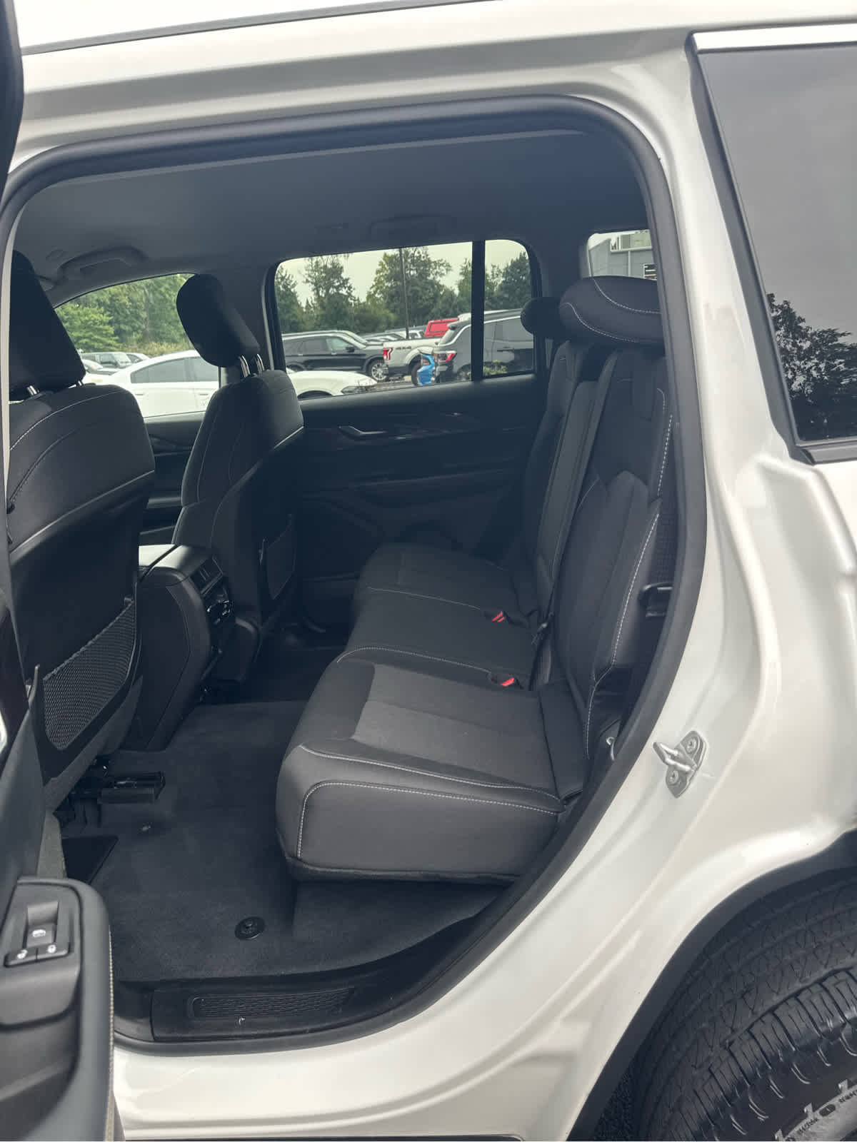 Certified 2023 Jeep Grand Cherokee Laredo image 18