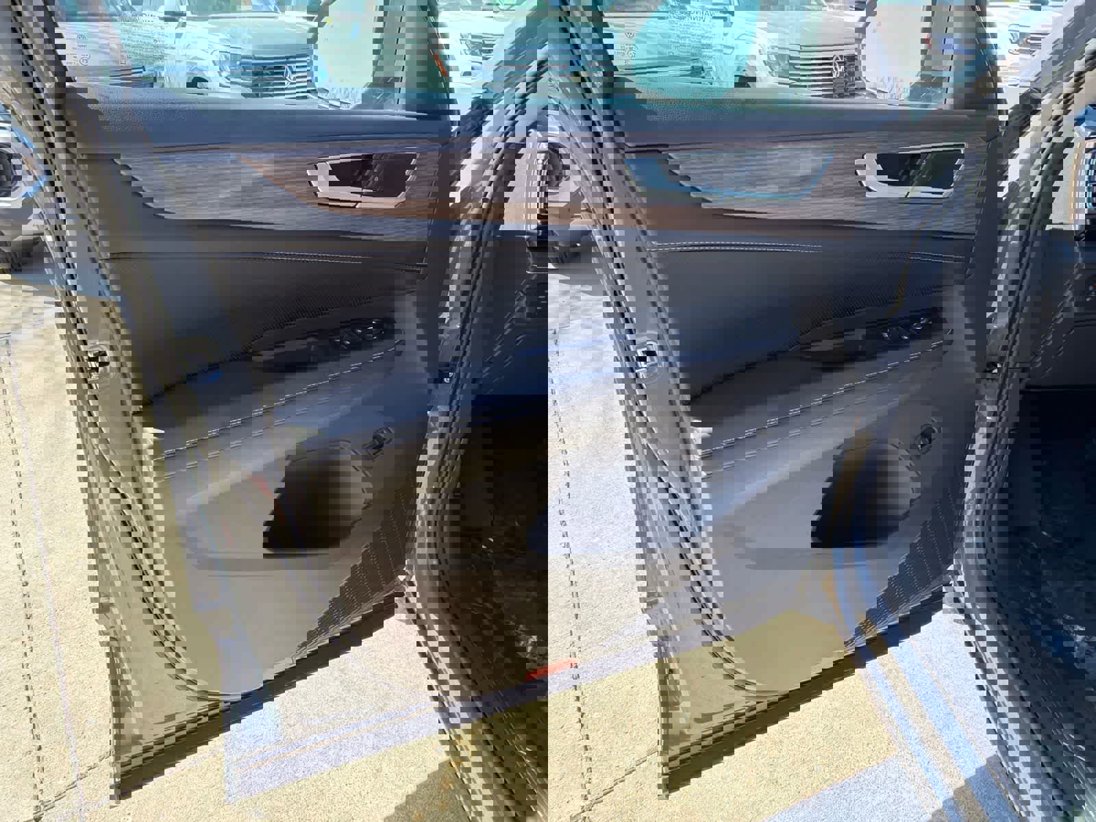 Used 2025 Volkswagen Atlas SEL image 23