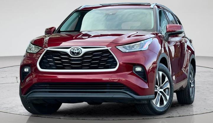 Used 2020 Toyota Highlander XLE FWD image 46