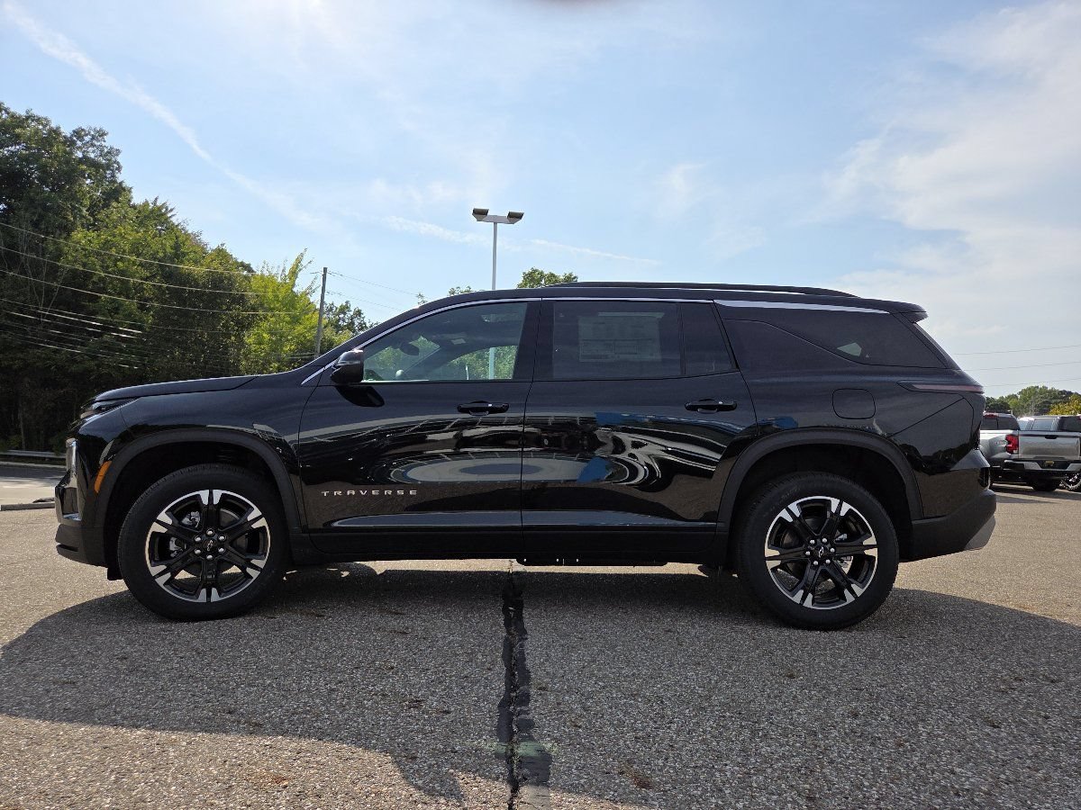 New 2027 Chevrolet Traverse LT w/ Sun and Wheel Package FWD image 17