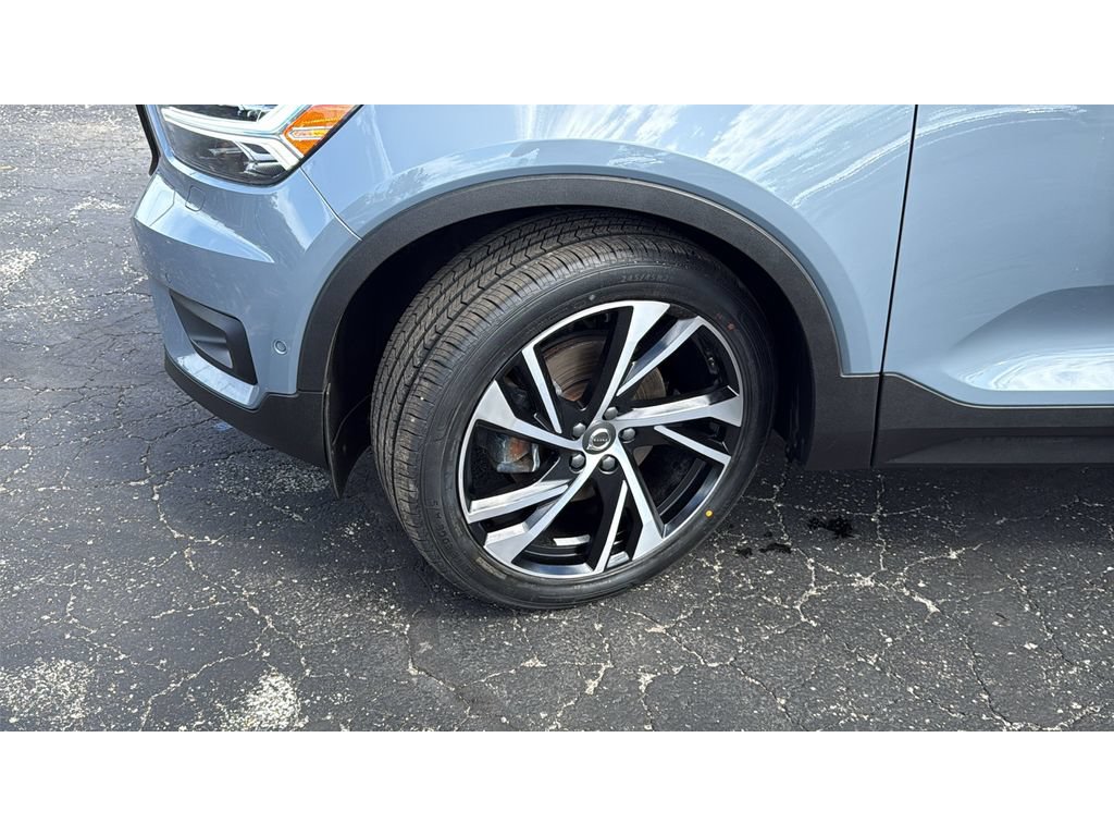 Used 2022 Volvo XC40 T5 R-Design w/ Advanced Package AWD/4WD image 12