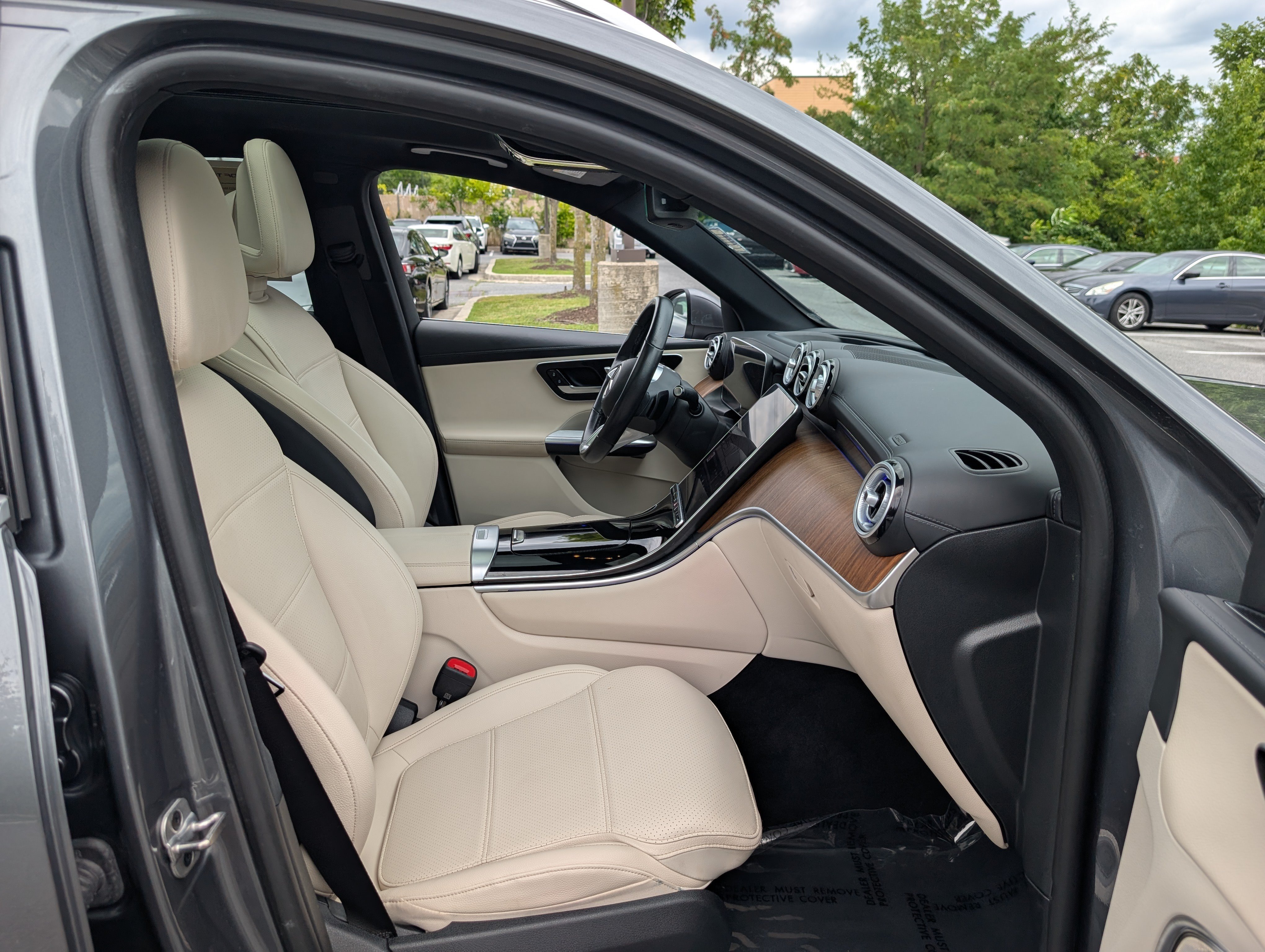 Used 2023 Mercedes-Benz GLC 300 4MATIC image 11