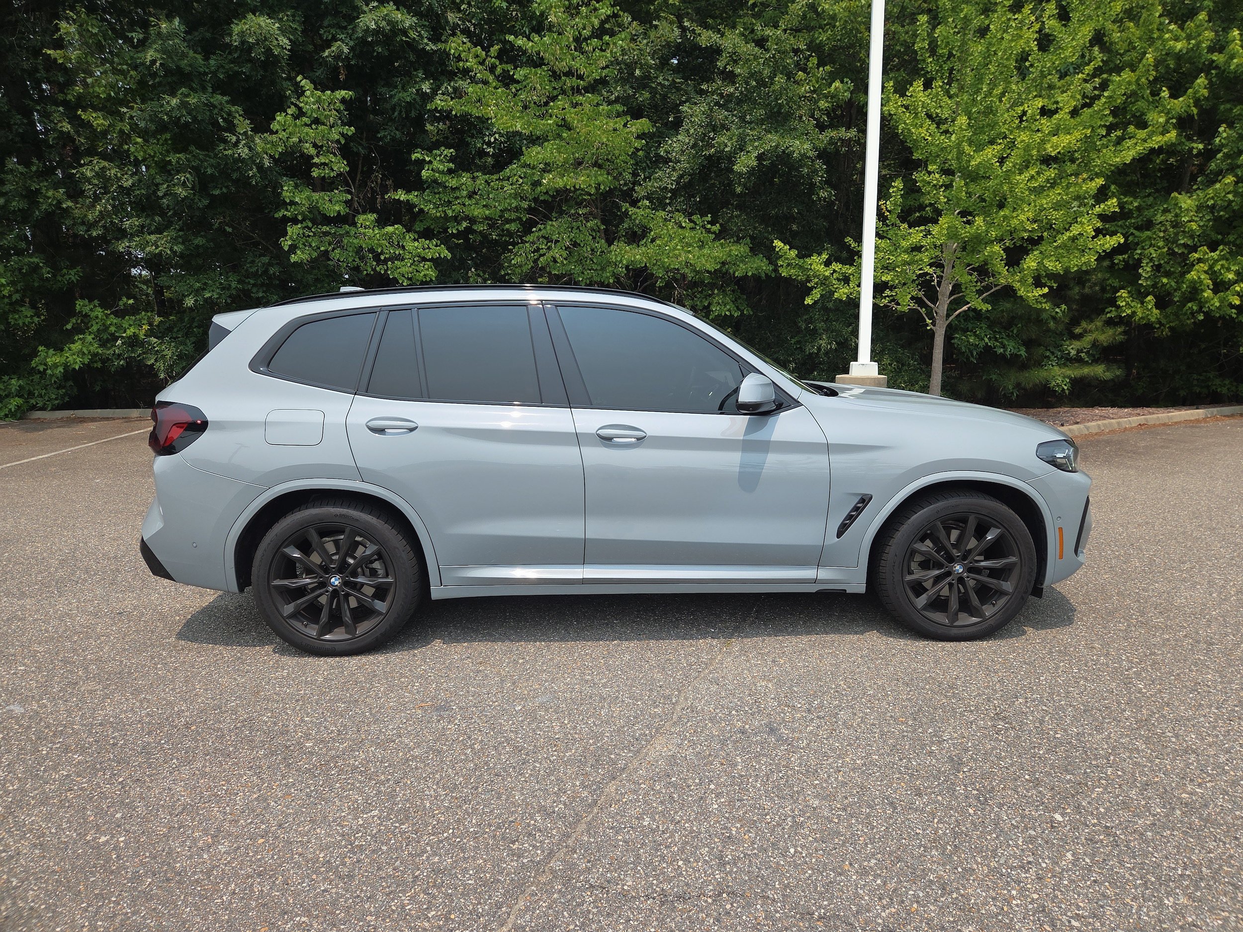 Used 2023 BMW X3 xDrive30i w/ M Sport Package AWD/4WD image 2