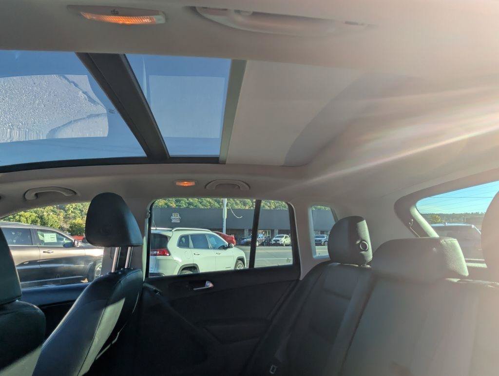 Used 2017 Volkswagen Tiguan Wolfsburg Edition AWD/4WD image 36