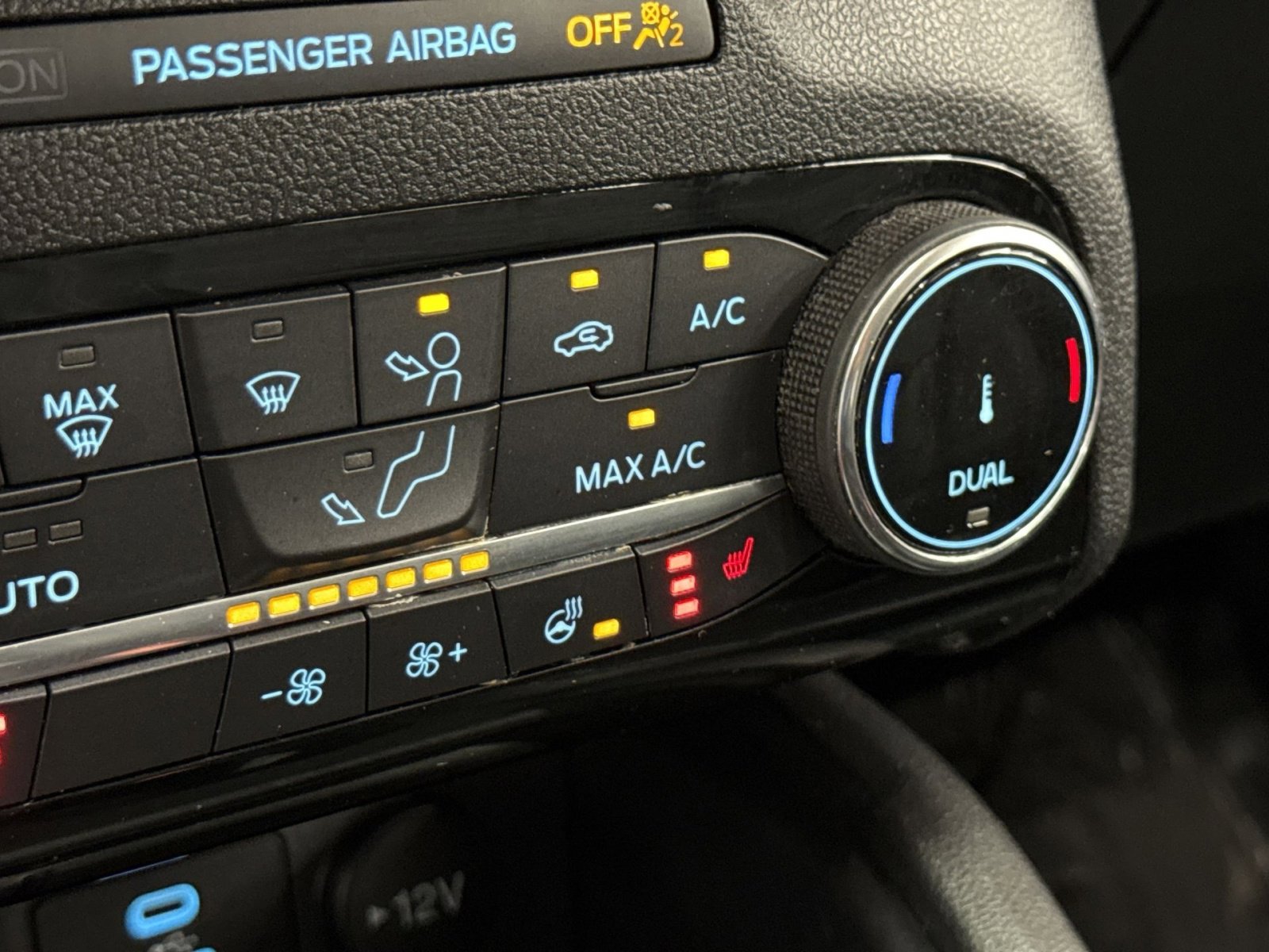 Used 2022 Ford Escape Titanium AWD/4WD image 36