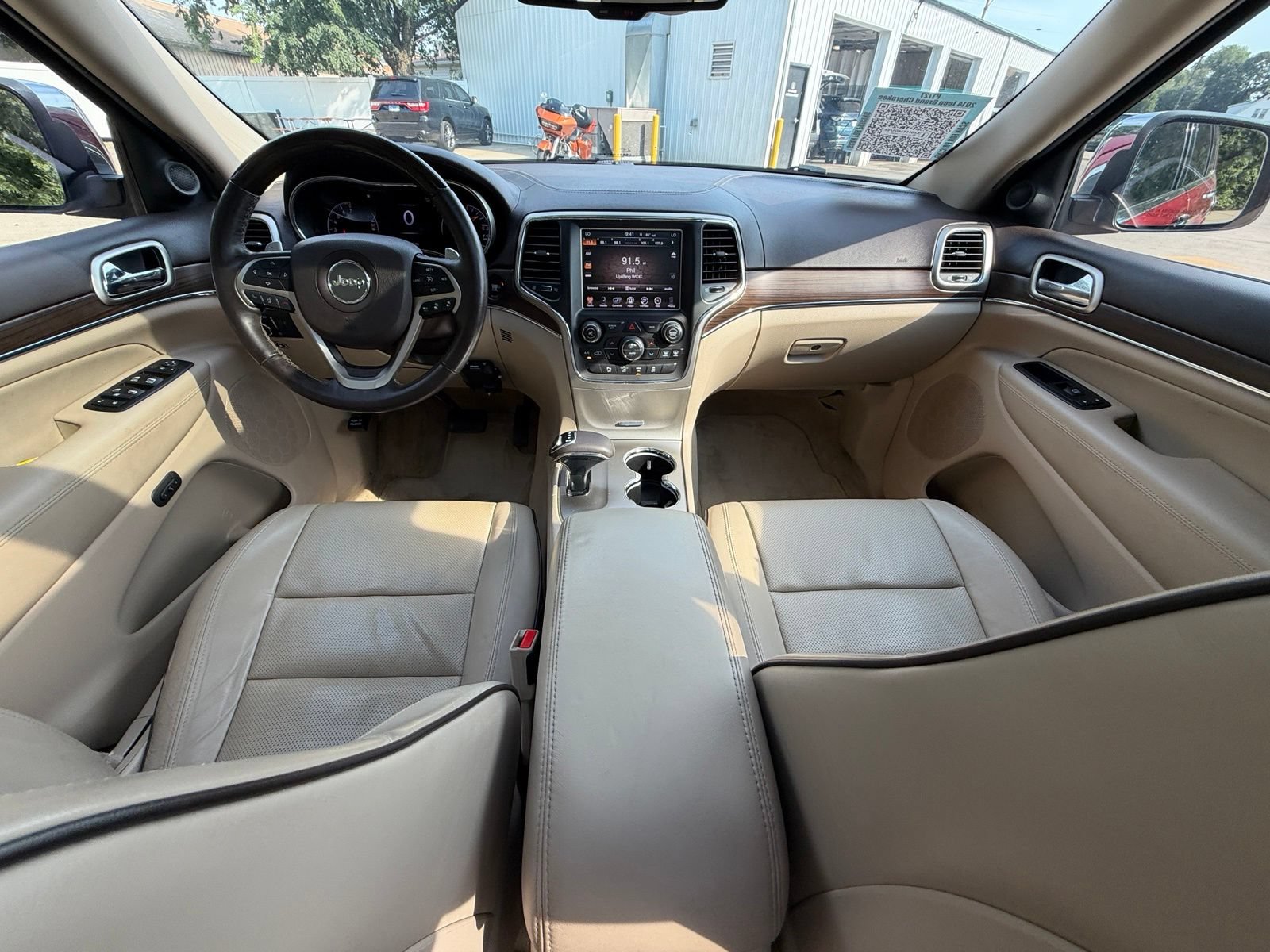 Used 2014 Jeep Grand Cherokee Overland w/ Advanced Technology Group AWD/4WD image 19
