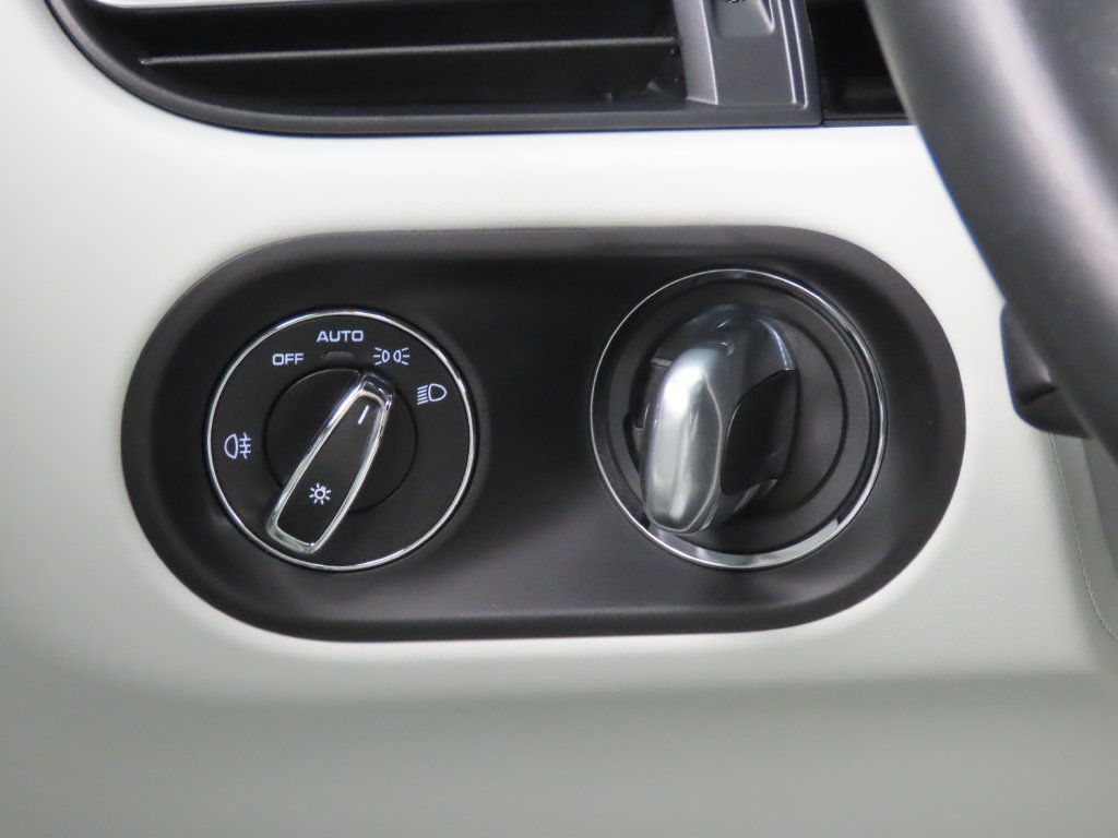 Certified 2023 Porsche Macan S AWD/4WD image 22