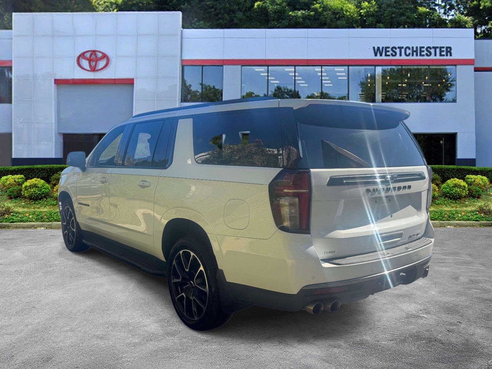 Used 2022 Chevrolet Suburban RST w/ Sport Performance Package RWD image 5