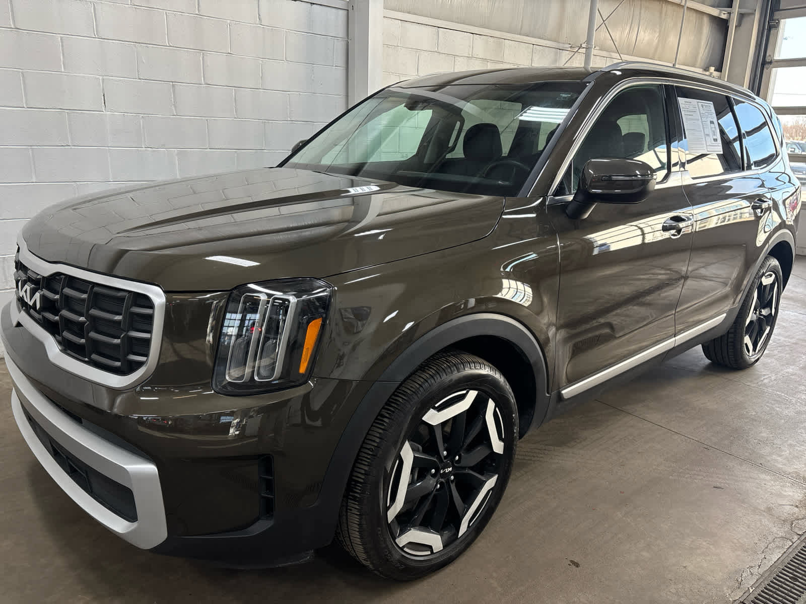 Used 2025 Kia Telluride S image 32