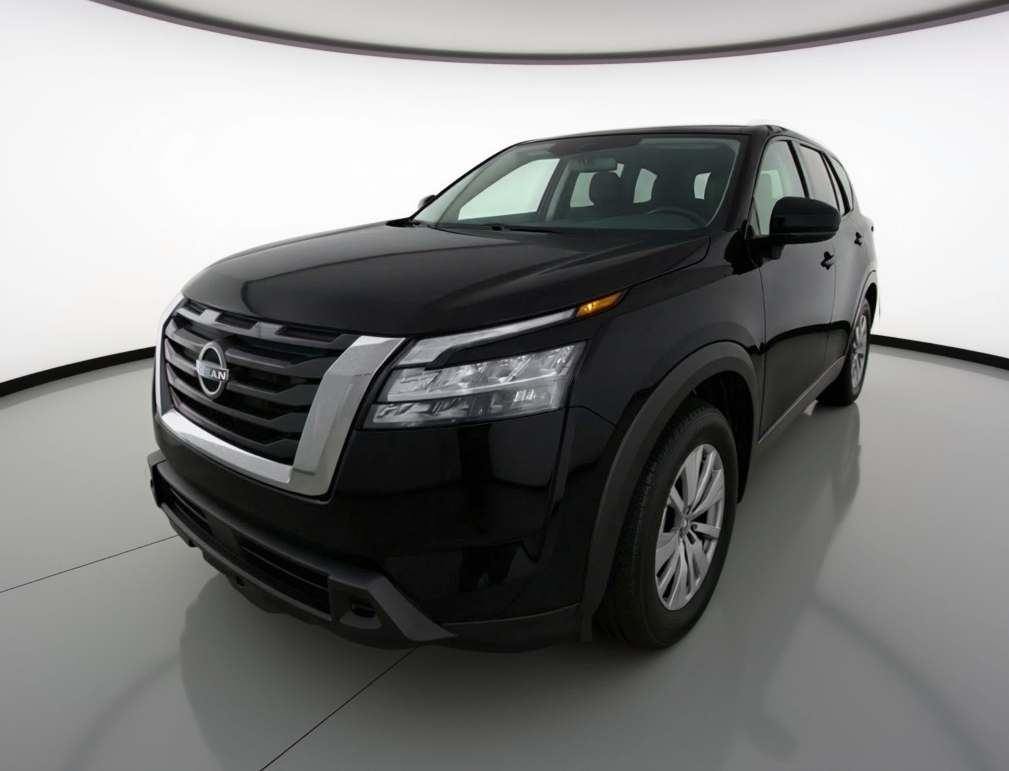 Used 2025 Nissan Pathfinder SV image 3