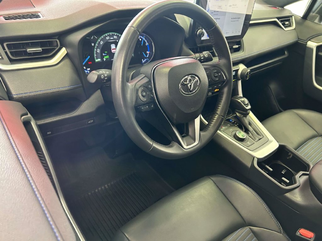 Used 2025 Toyota RAV4 XSE AWD/4WD image 14