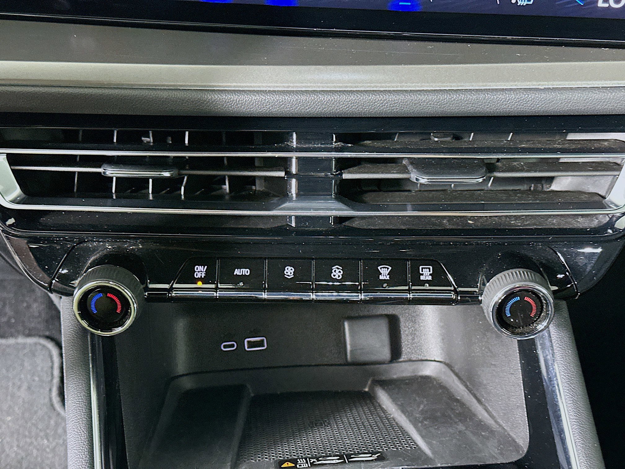 Used 2025 Chevrolet Traverse LT image 24