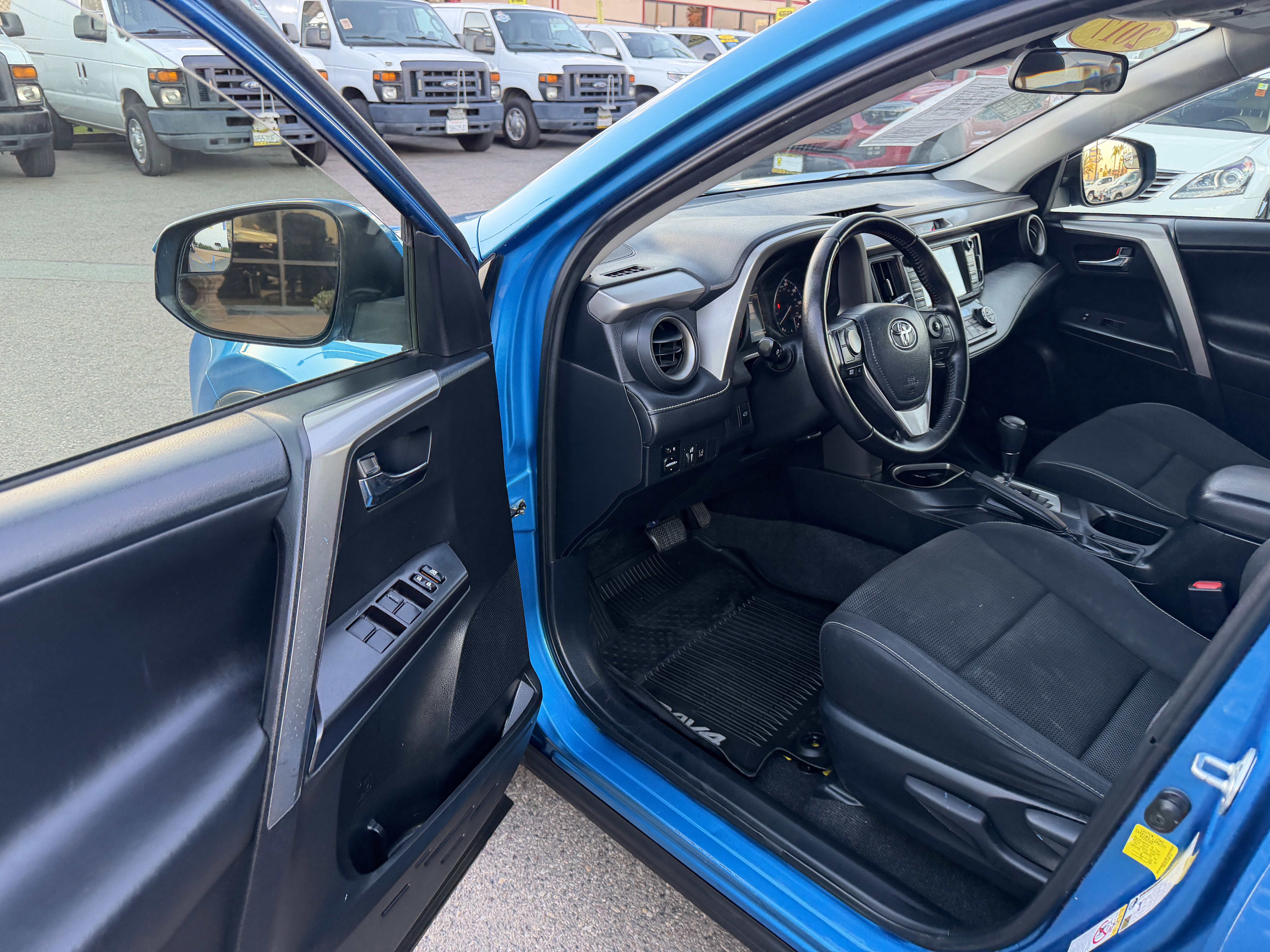 Used 2017 Toyota RAV4 XLE FWD image 14