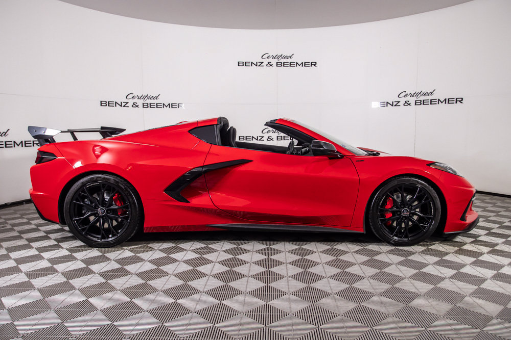 Used 2024 Chevrolet Corvette Stingray Coupe w/ Z51 Performance Package RWD image 3