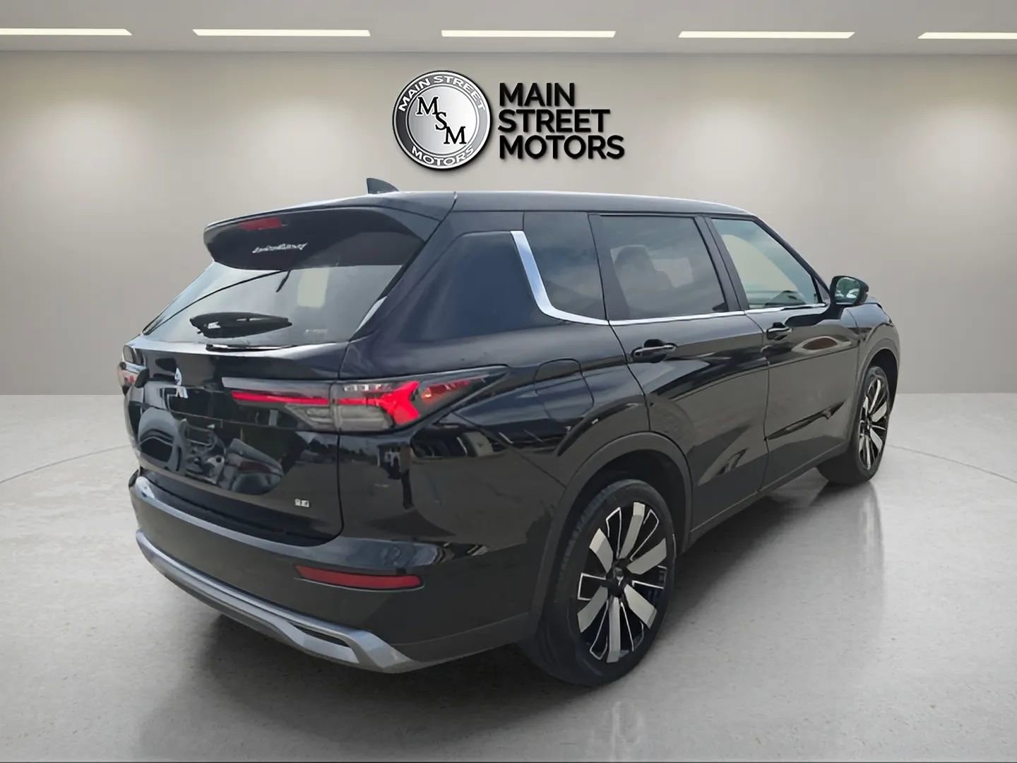 Used 2025 Mitsubishi Outlander SE image 5