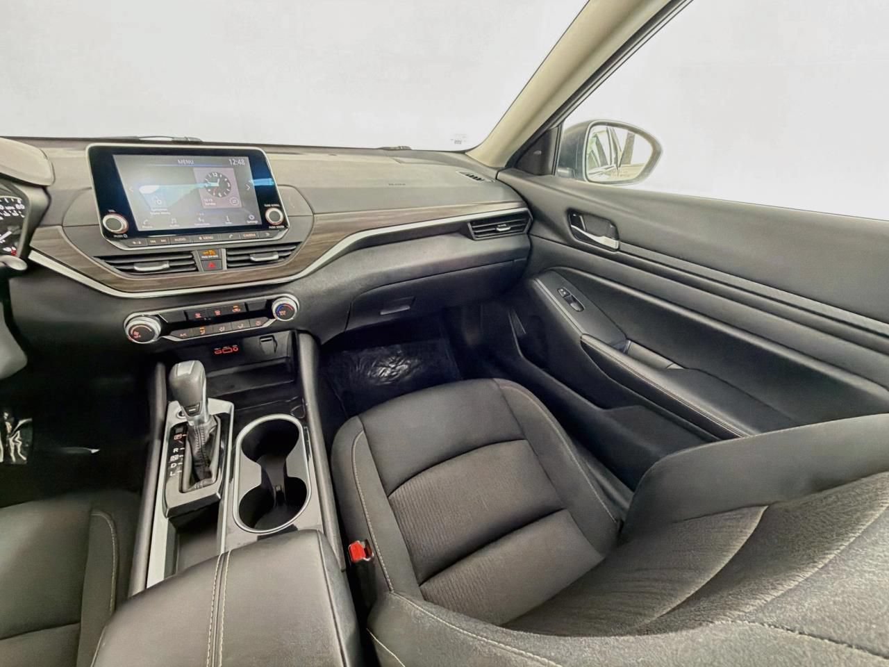 Used 2024 Nissan Altima 2.5 SV FWD image 12