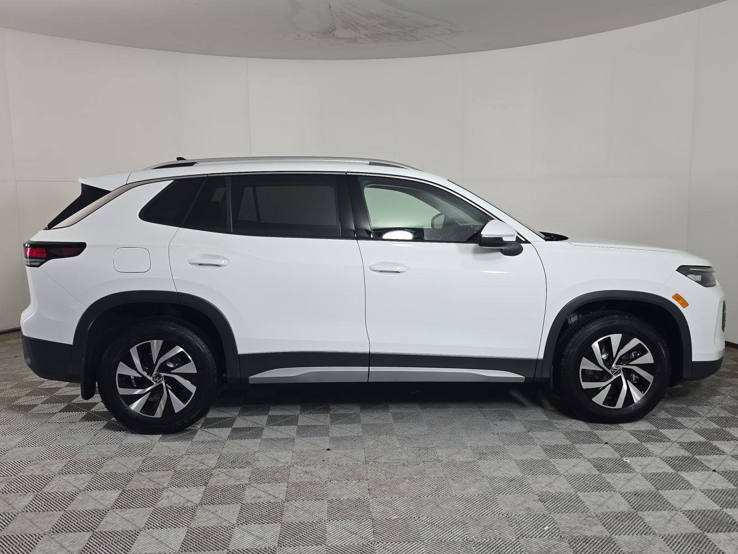 New 2026 Volkswagen Tiguan S AWD/4WD image 17
