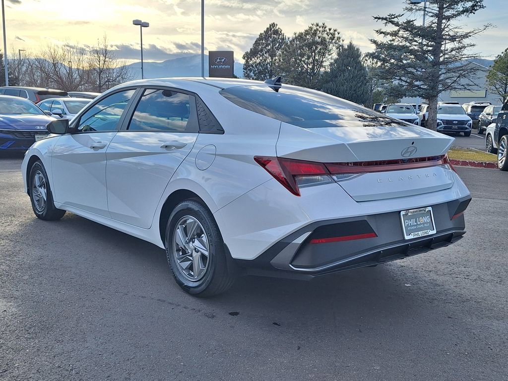 Certified 2025 Hyundai Elantra SE image 5