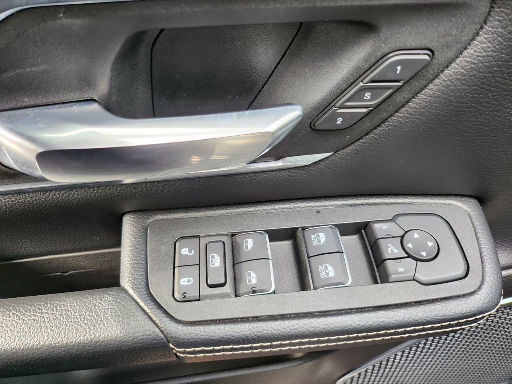 Used 2025 RAM 1500 Laramie w/ Sport Appearance Package AWD/4WD image 30