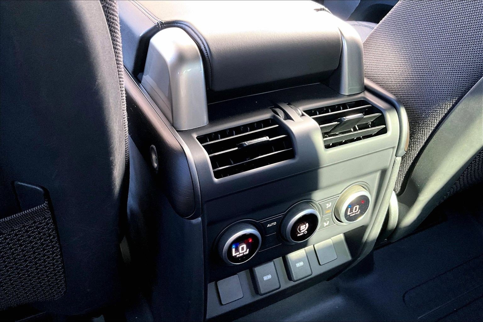 Used 2023 Land Rover Defender 130 X image 34