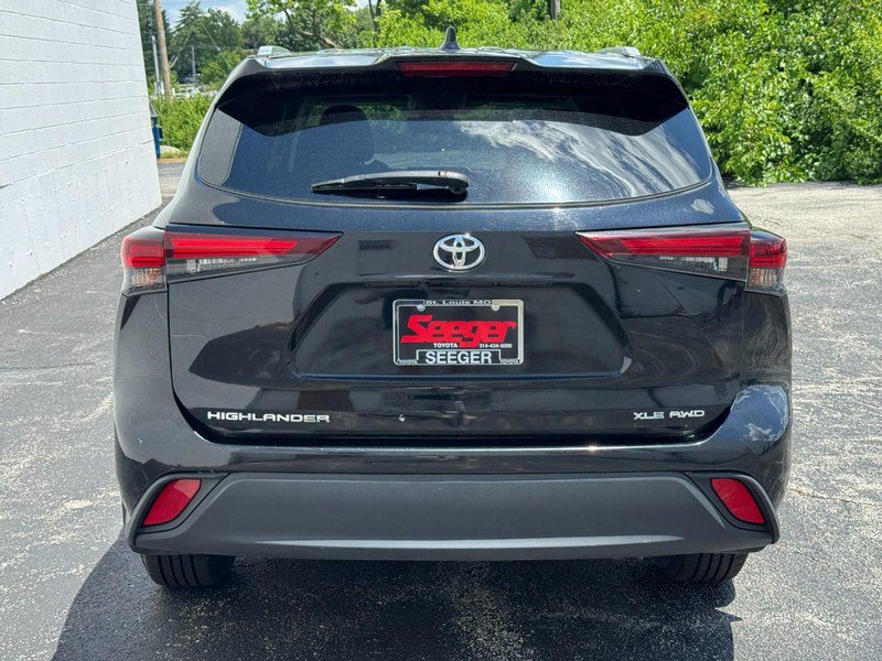 Certified 2024 Toyota Highlander XLE image 9